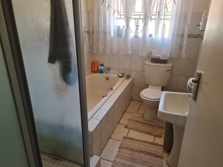 3 Bedroom Property for Sale in Langenhovenpark Free State